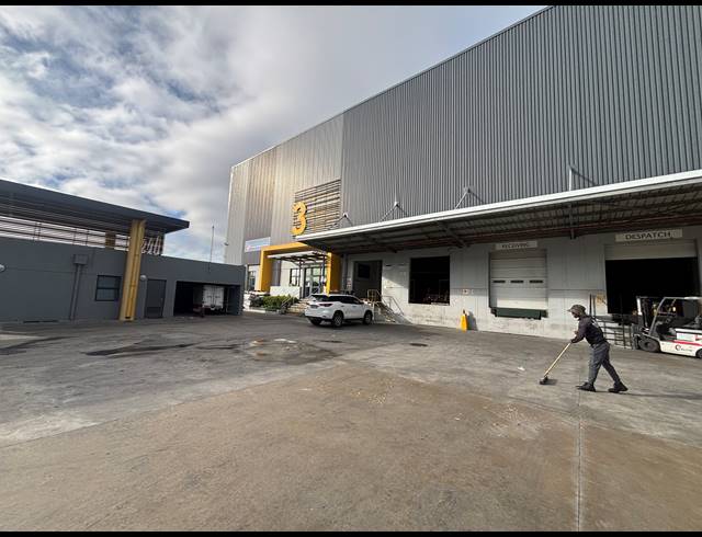 1,697M² WAREHOUSE TO LET IN AIRPORT INDUSTRIA